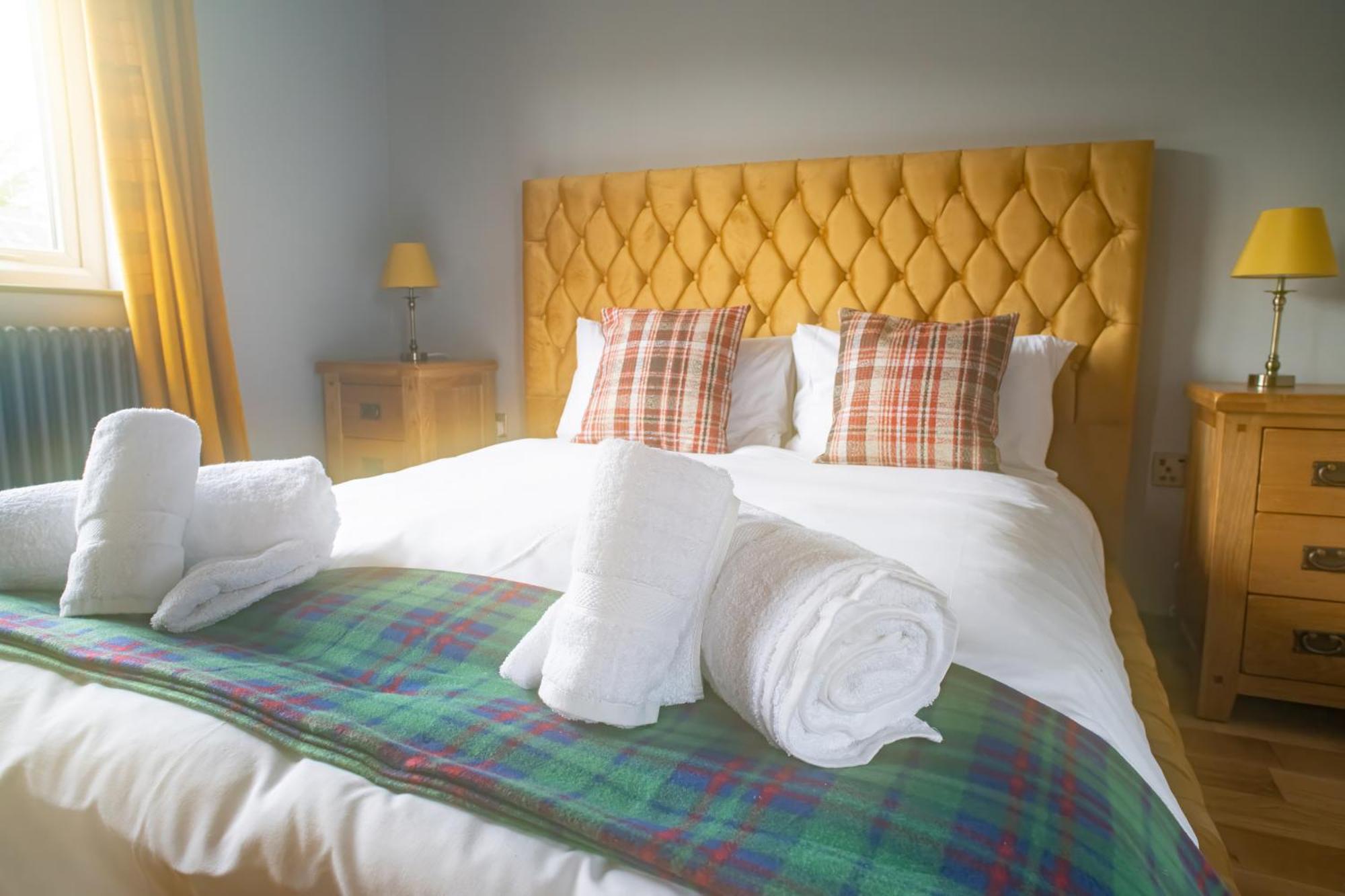 Luxury 4 Bedroom Cottage With Stunning Views Near Fairy Pools! Carbost  Buitenkant foto